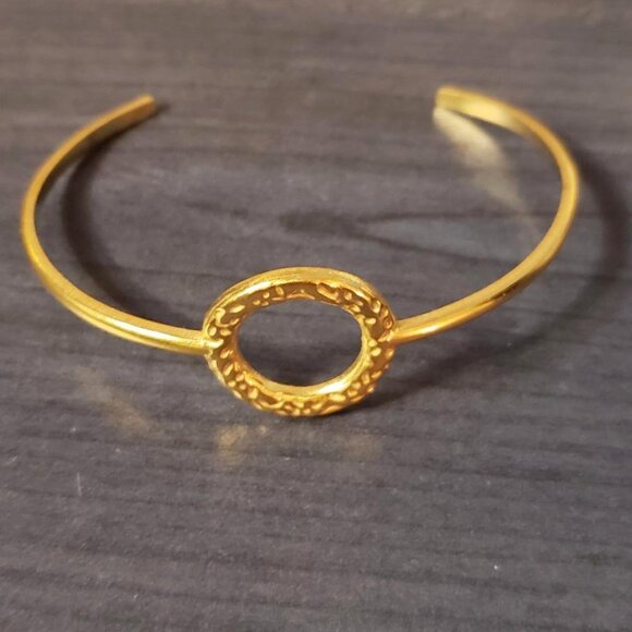 NWT gold cuff bracelet Stainless Steel Plated Gold. - Picture 2 of 4